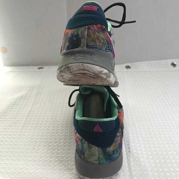 NIKE YOUTH STAY FREAKY SNEAKER SIZE 7Y - Picture 4 of 6